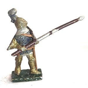Garrison Wargame Figures ME1 Knight Short Spear, Closed Plumed Basinet Miniature